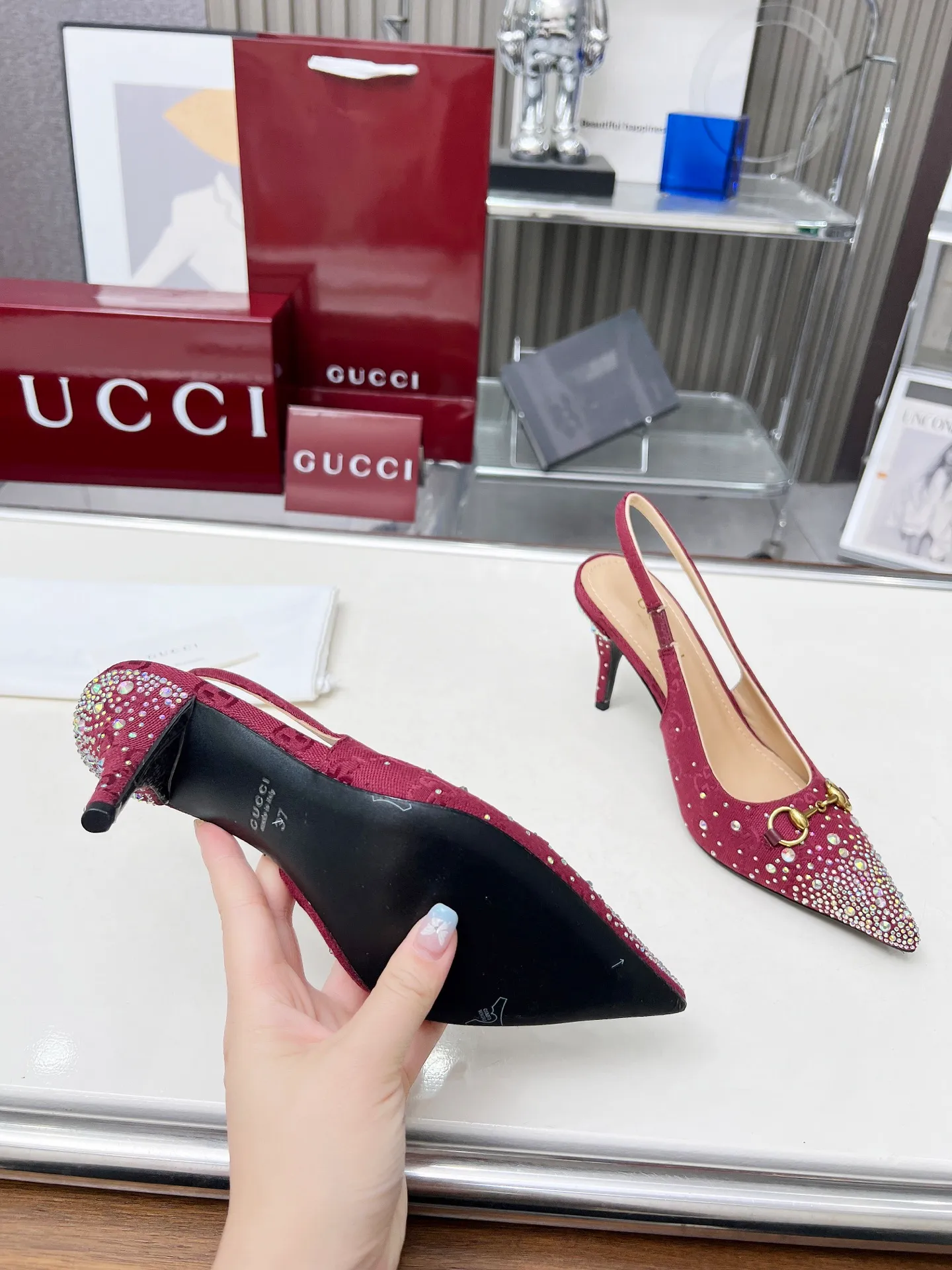👟👟Ex-factory price 420👟👟 Genuine leather sole +40 Original quality gucci 2025 spring and summer new rhinestone high heels, top quality for sale, purchased authentic developed original hot-drilled process classic double G presbyopic surface, lining sheepskin with Italian original board material and craftsmanship are the same as the original! Code number: 35-42,